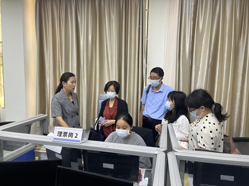 参观交流(二).jpg 参观交流(二).jpg