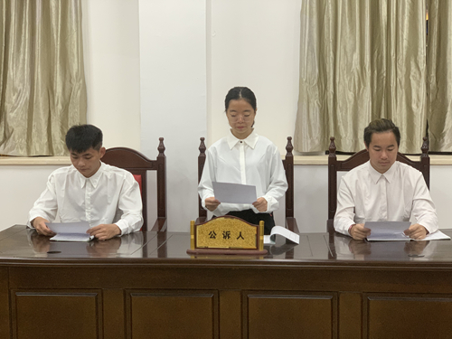 辩论赛现场选手.jpg