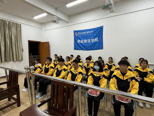 辩论赛现场观众.jpg