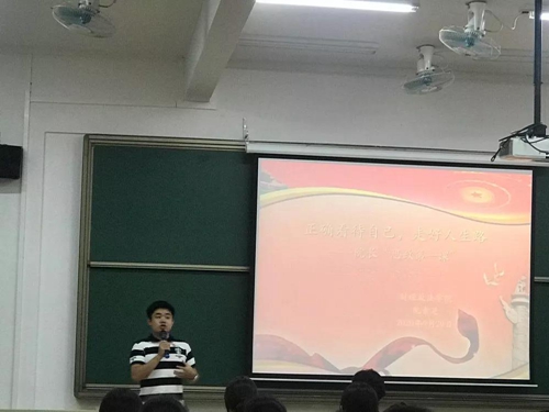 主持人余培先.jpg 主持人余培先.jpg