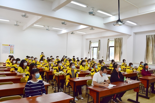 图为主题班会现场..jpg 图为主题班会现场..jpg