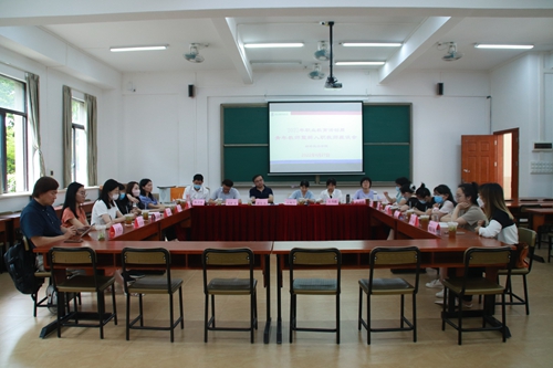 教师座谈会照片01.jpg 教师座谈会照片01.jpg