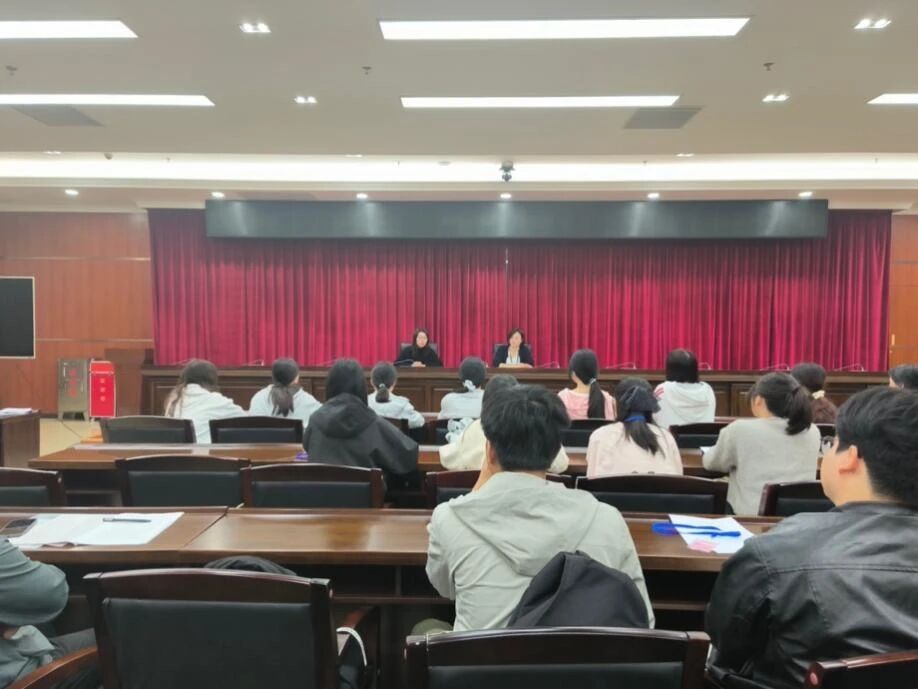 会议室里的人们AI 生成的内容可能不正确。 会议室里的人们AI 生成的内容可能不正确。