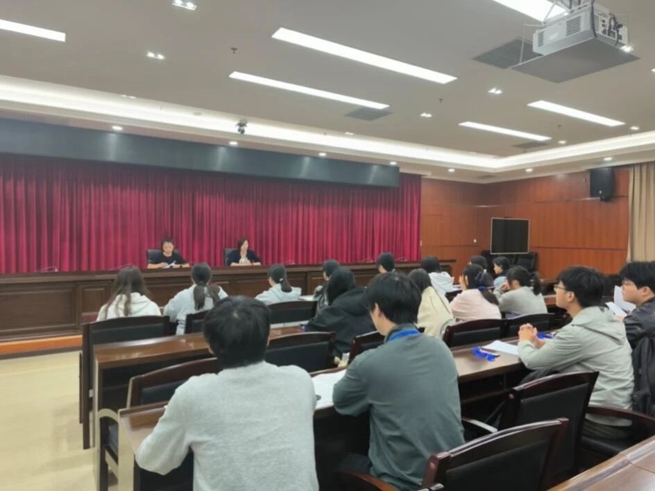 会议室里的人们AI 生成的内容可能不正确。 会议室里的人们AI 生成的内容可能不正确。