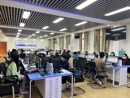 图为:培训授课现场.jpg