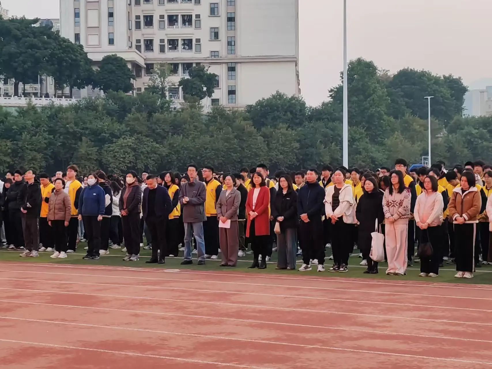 图片 1 图片 1